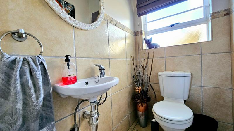 3 Bedroom Property for Sale in Island View Western Cape